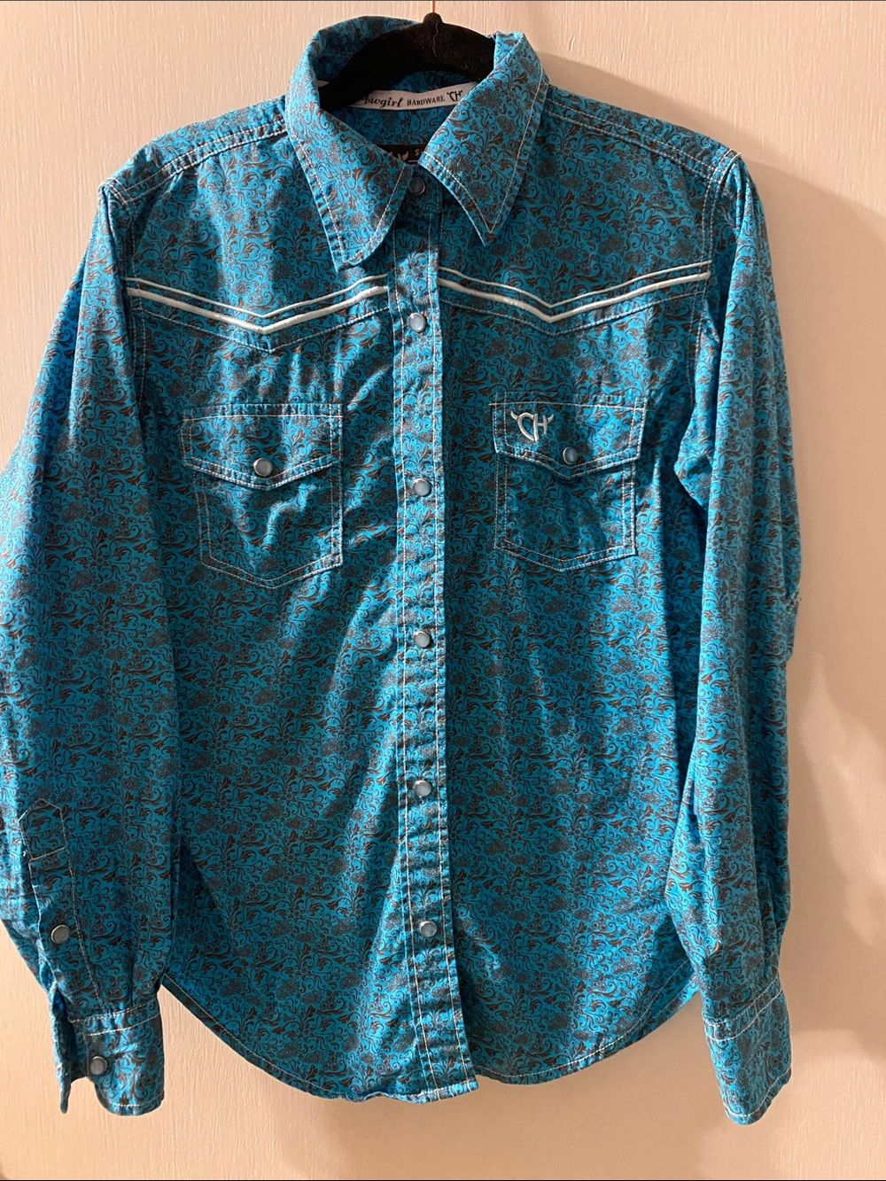 Western-Style pearl snap shirt - with cross on back